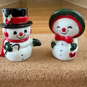 Vtg Halmark Mr and Mrs Snowman Porcelain Christmas Salt & Pepper Shakers 1970s